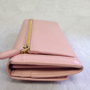 プラダ　ピンク　サフィアーノ　リボン　PRADA　長財布　B5　ソファー、鞄、バッグ、修理、張替、黒ずみ汚れ、クリーニング、色移り、擦り傷、染め直し